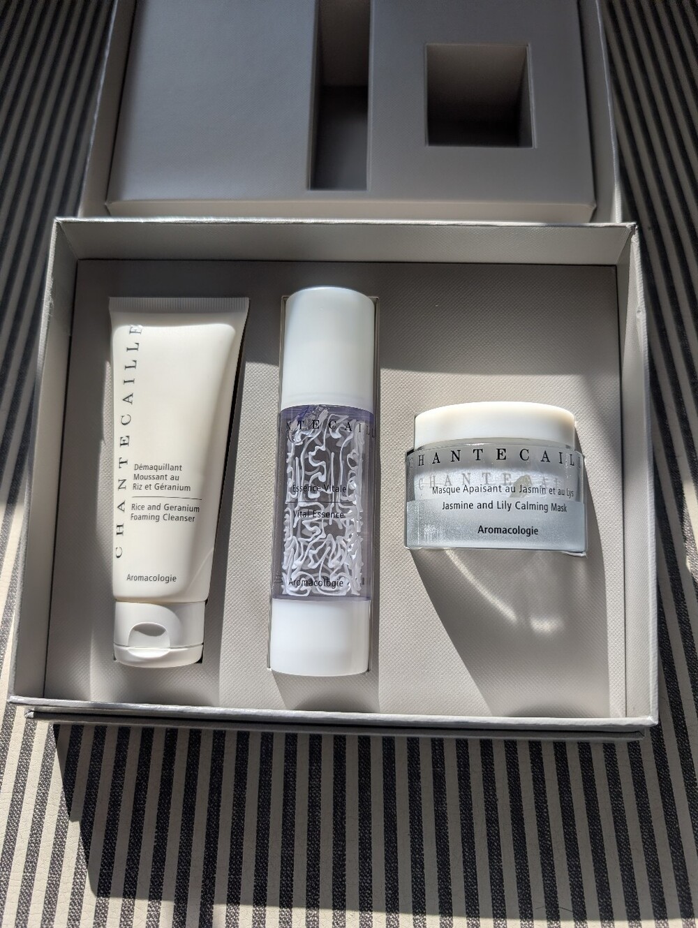 Chantecaille 3-Step Botanical Routine - Picture 4 of 9